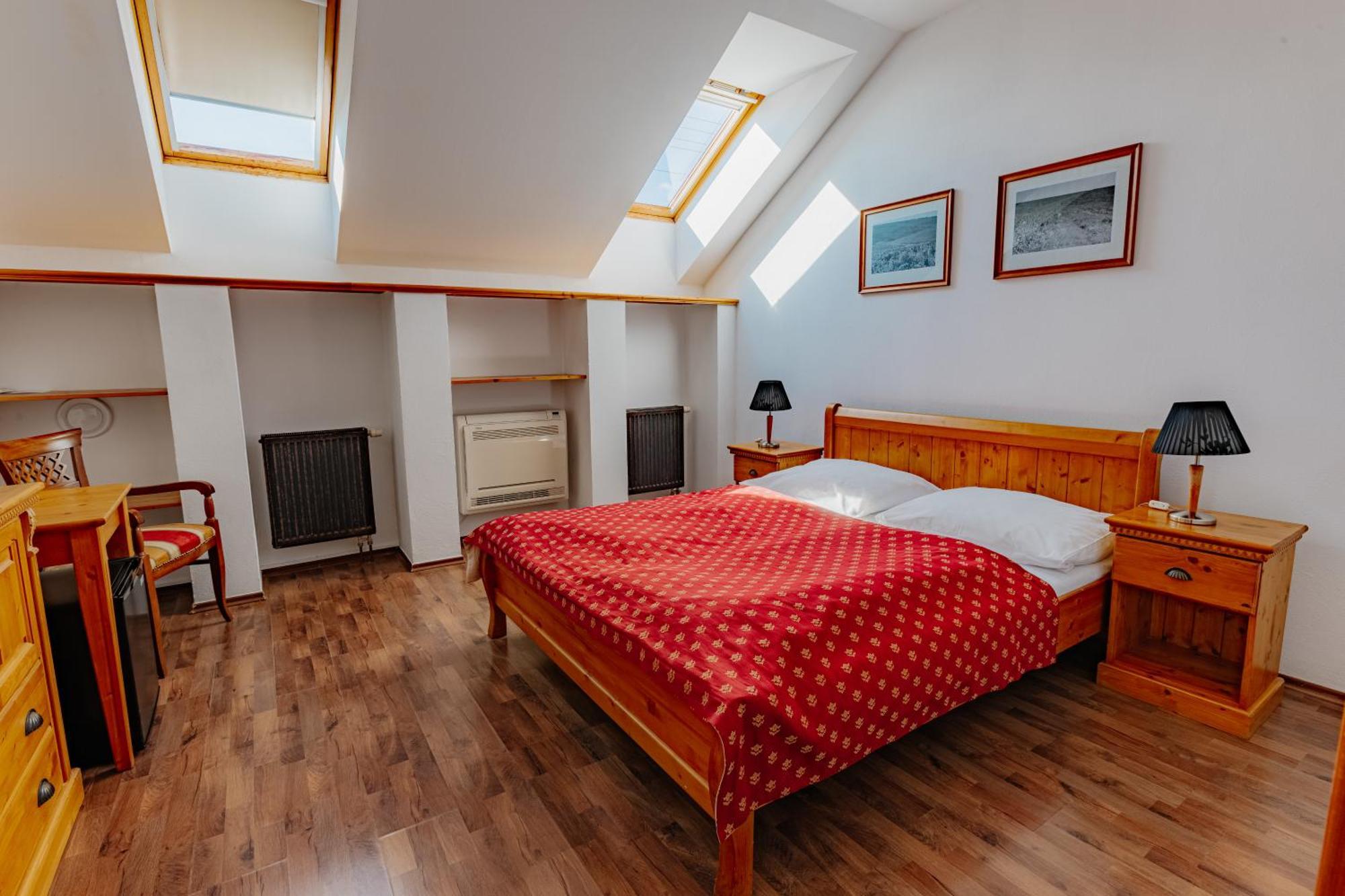Chateau Krakovany Bagian luar foto