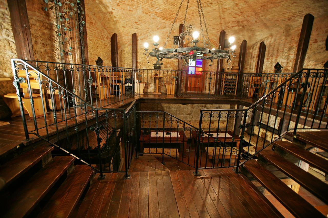 Chateau Krakovany Bagian luar foto
