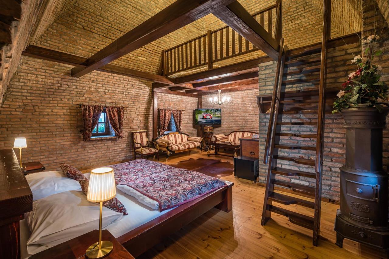 Chateau Krakovany Bagian luar foto