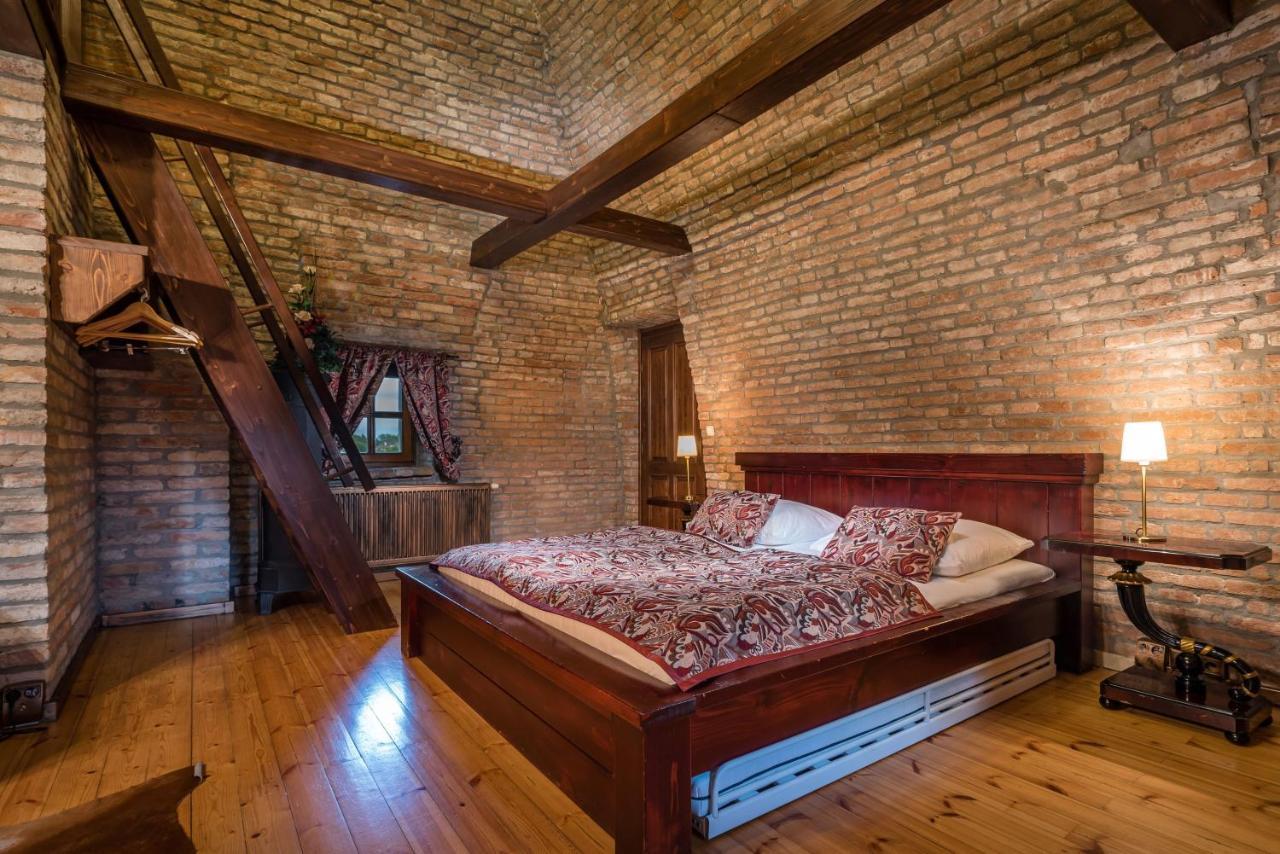 Chateau Krakovany Bagian luar foto