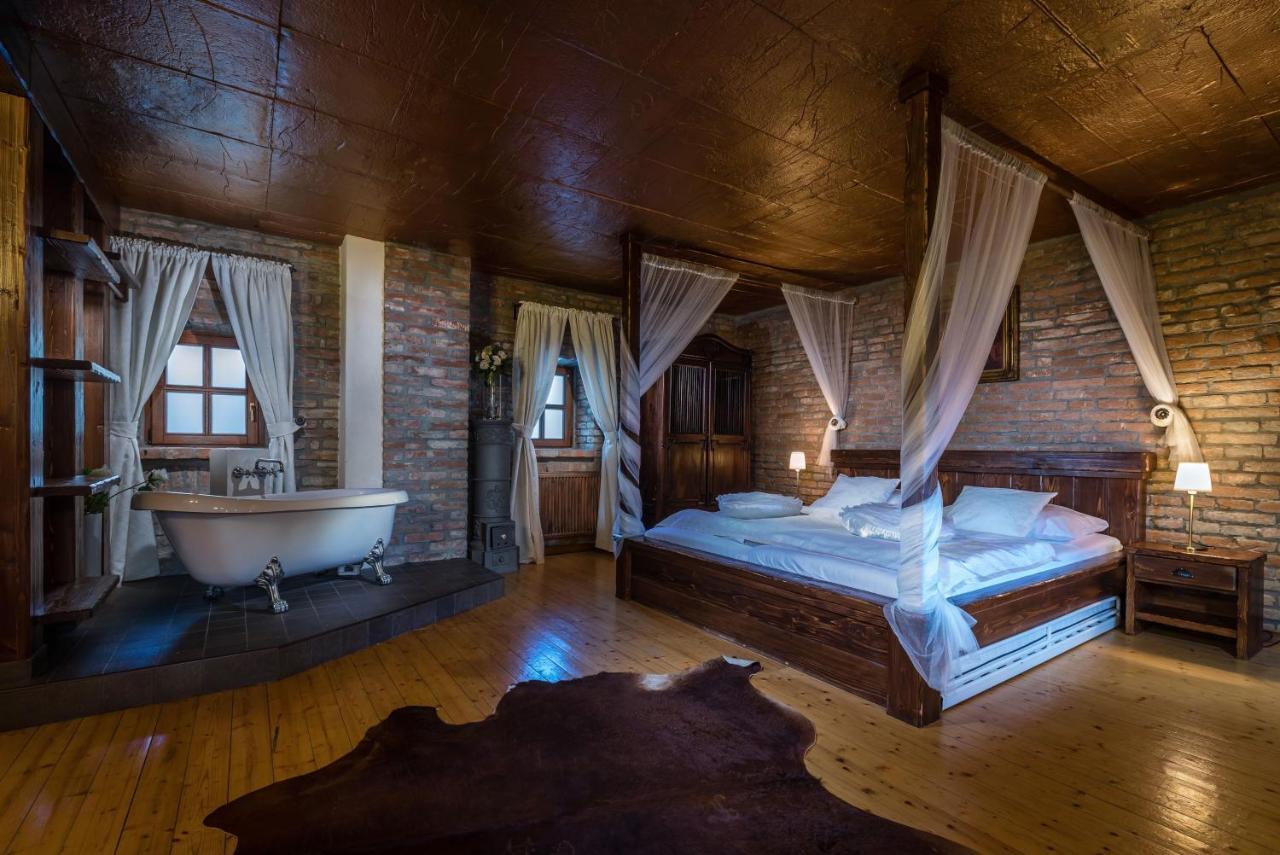 Chateau Krakovany Bagian luar foto