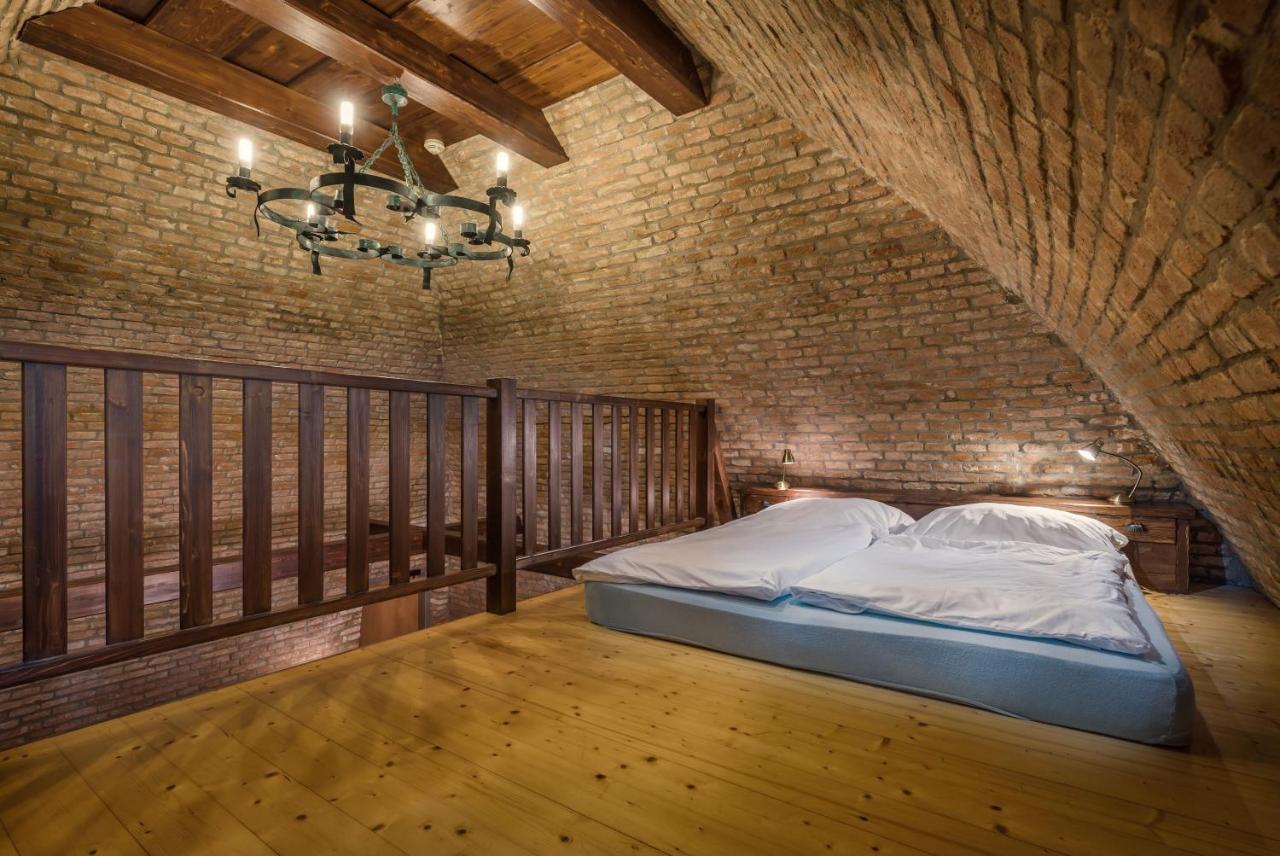 Chateau Krakovany Bagian luar foto