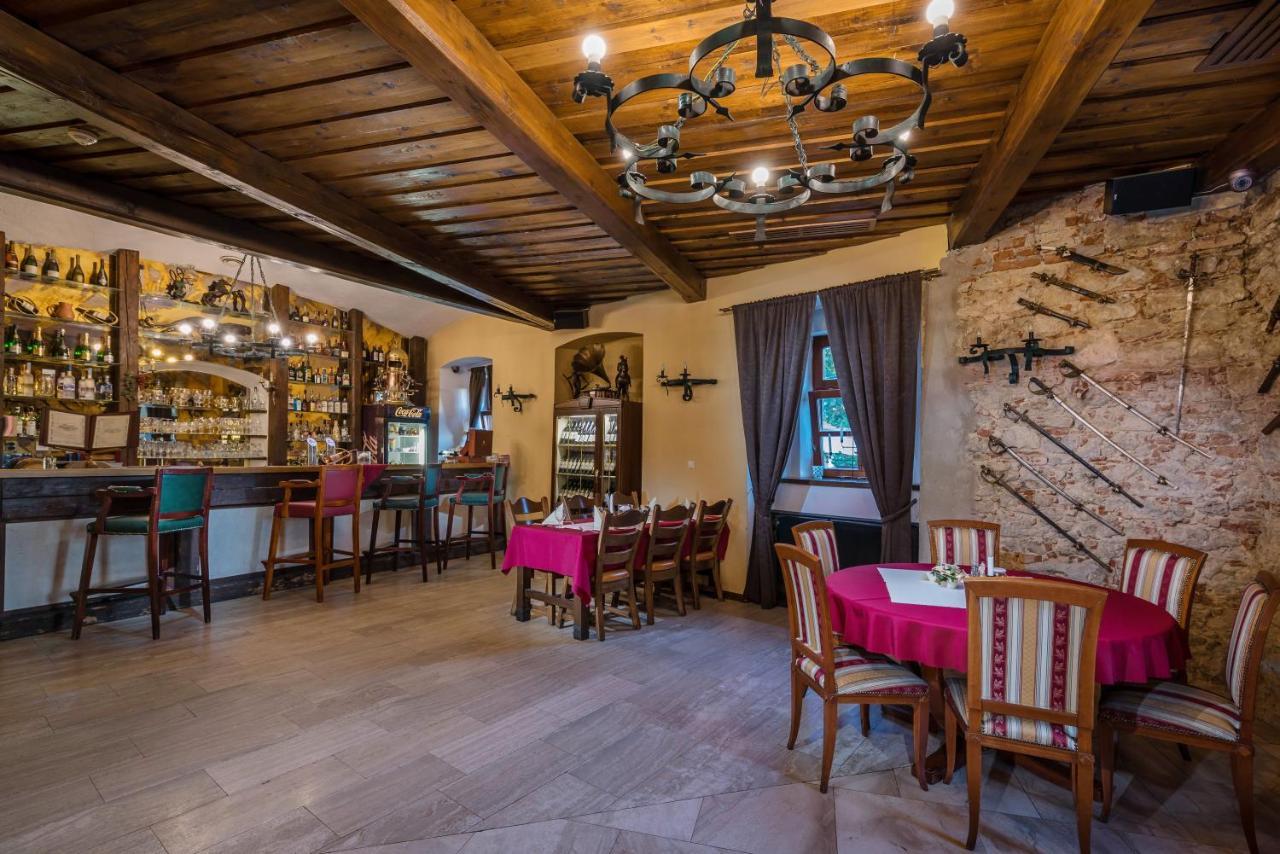 Chateau Krakovany Bagian luar foto