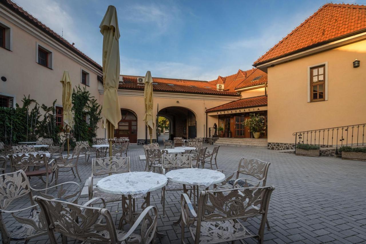 Chateau Krakovany Bagian luar foto
