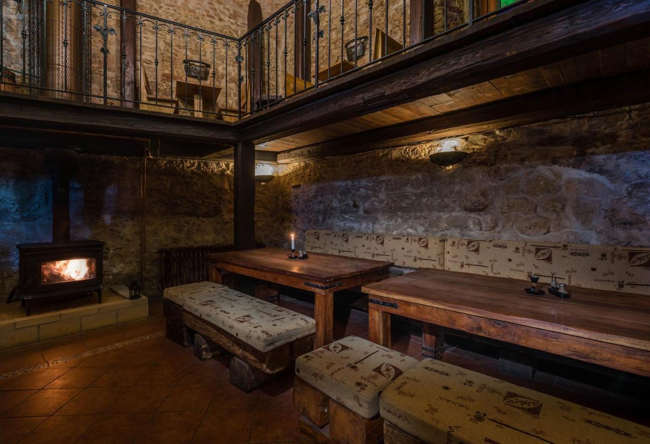 Chateau Krakovany Bagian luar foto