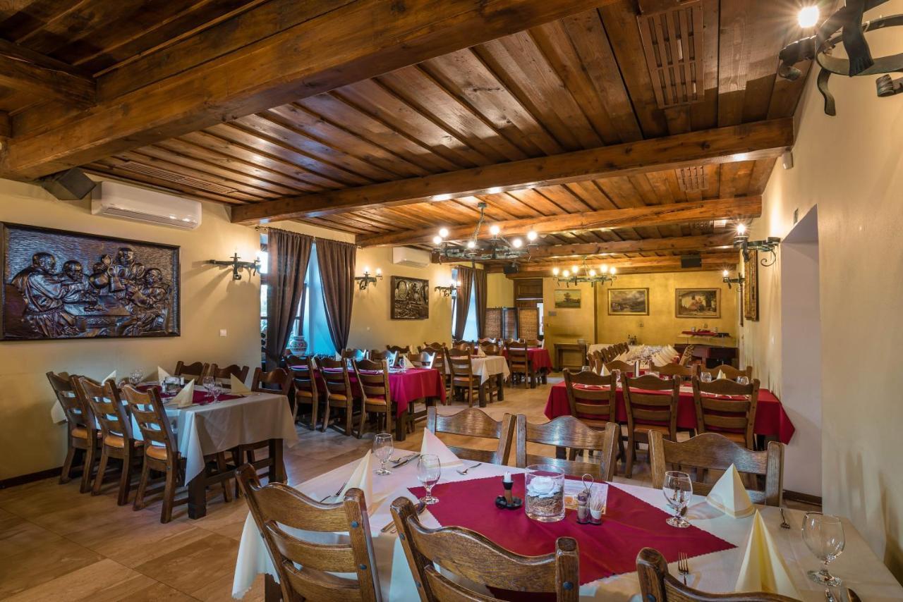 Chateau Krakovany Bagian luar foto