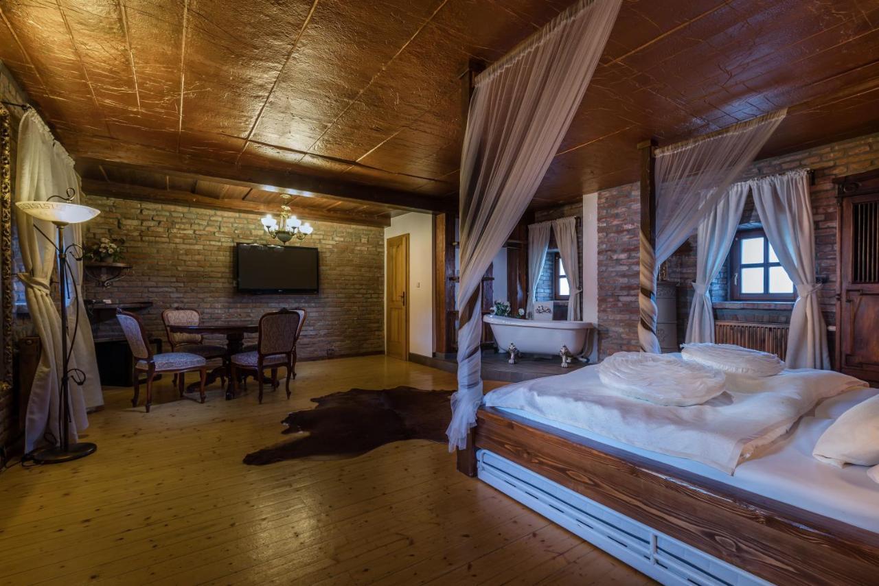 Chateau Krakovany Bagian luar foto
