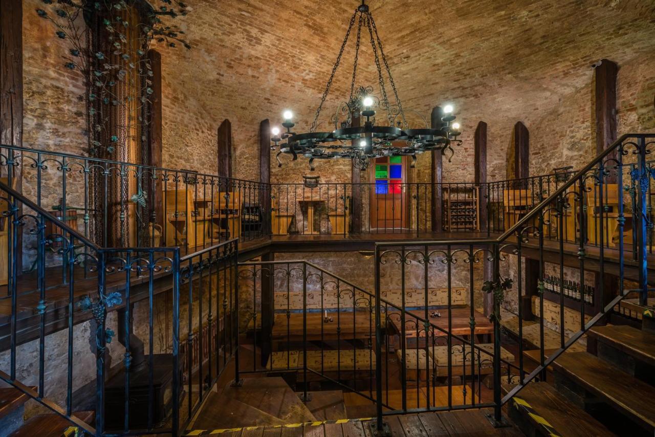 Chateau Krakovany Bagian luar foto